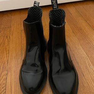 Dr. Martens Flora Chelsea Boot - worn once! Size 9